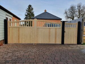 Solid with slatted section and side gate