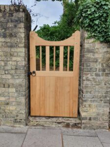 Slatted single gate